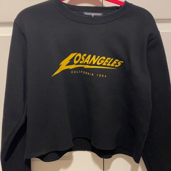 Brandy Melville Sweaters - brandy melville los angels cropped sweatshirt